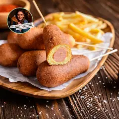 Leckeres Corn Dogs Rezept: goldbraun frittierte Würstchen im Teigmantel, serviert mit Pommes und Ketchup. Perfekt für schnelle Küche!