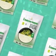 Mehrere Packungen "Die 5 Kalorien Nudeln" von Schultz & König, glutenfrei, zuckerfrei, vegan. Diese low carb nudeln sind eine leichte Alternative.