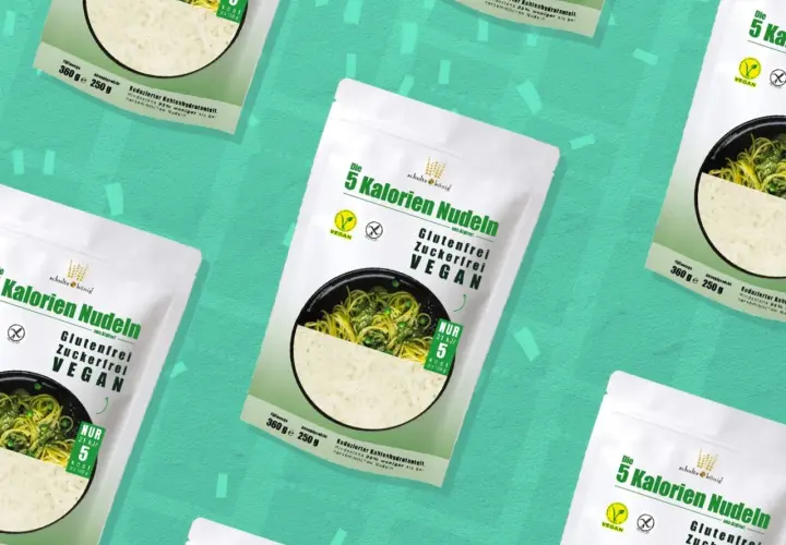Mehrere Packungen "Die 5 Kalorien Nudeln" von Schultz & König, glutenfrei, zuckerfrei, vegan. Diese low carb nudeln sind eine leichte Alternative.