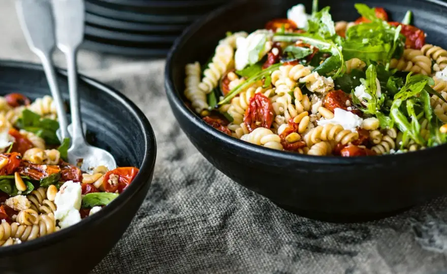 Nudelsalat mit getrockneten Tomaten - So gelingt er perfekt!