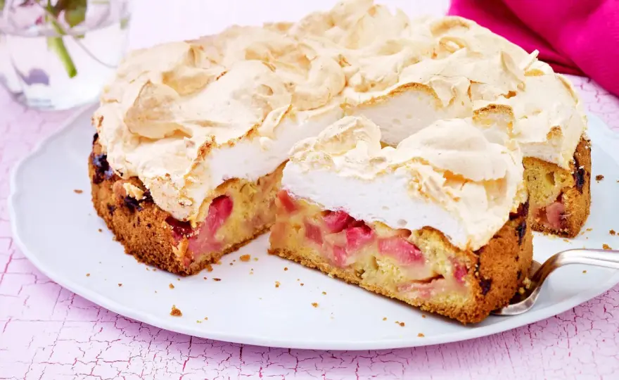 Rhabarberkuchen mit Baiser - So gelingt er perfekt!