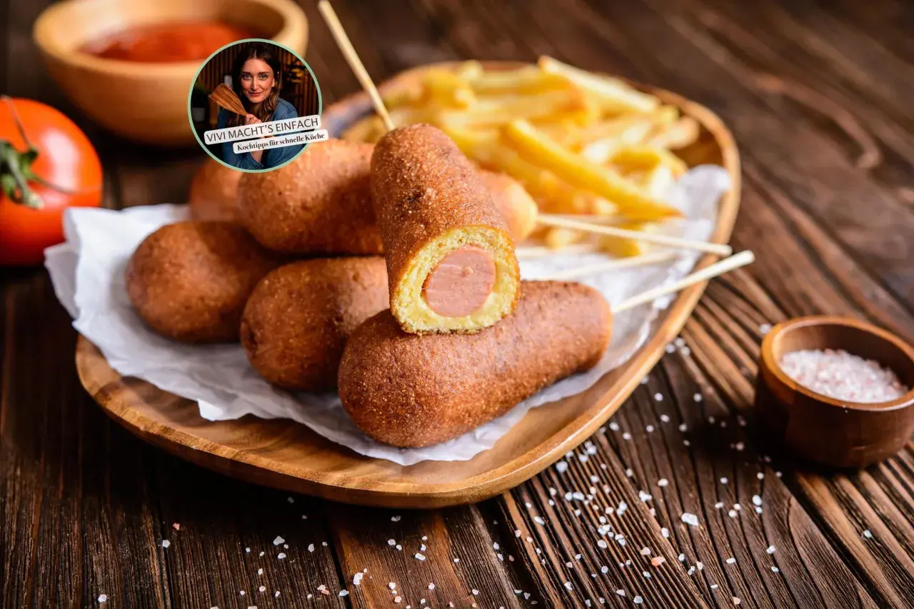 Leckeres Corn Dogs Rezept: goldbraun frittierte Würstchen im Teigmantel, serviert mit Pommes und Ketchup. Perfekt für schnelle Küche!